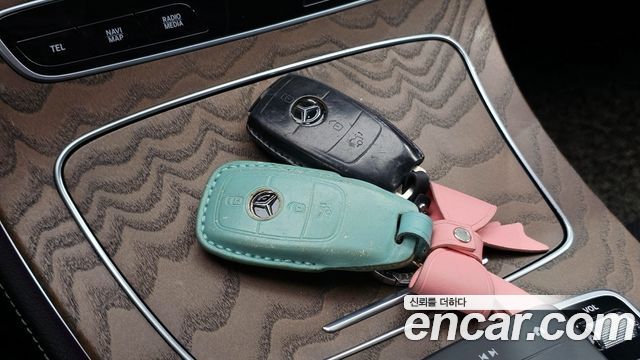 Mercedes-Benz E-Class E300e 4MATIC Exclusive