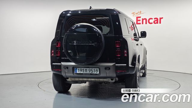 Land Rover Defender 110 P300 X-Dynamic SE