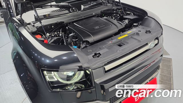 Land Rover Defender 110 P300 X-Dynamic SE