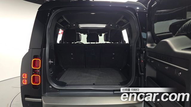 Land Rover Defender 110 P300 X-Dynamic SE