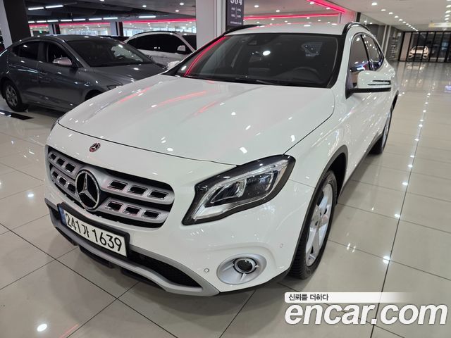 Mercedes-Benz GLA-Class GLA220