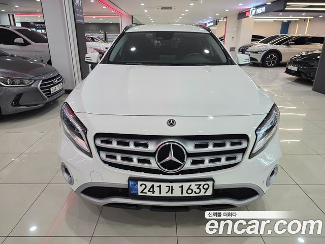 Mercedes-Benz GLA-Class GLA220