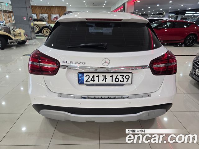 Mercedes-Benz GLA-Class GLA220