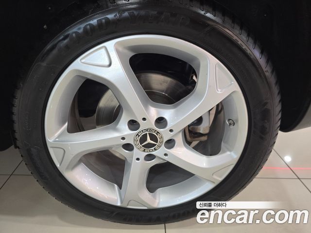 Mercedes-Benz GLA-Class GLA220