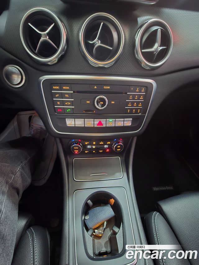 Mercedes-Benz GLA-Class GLA220