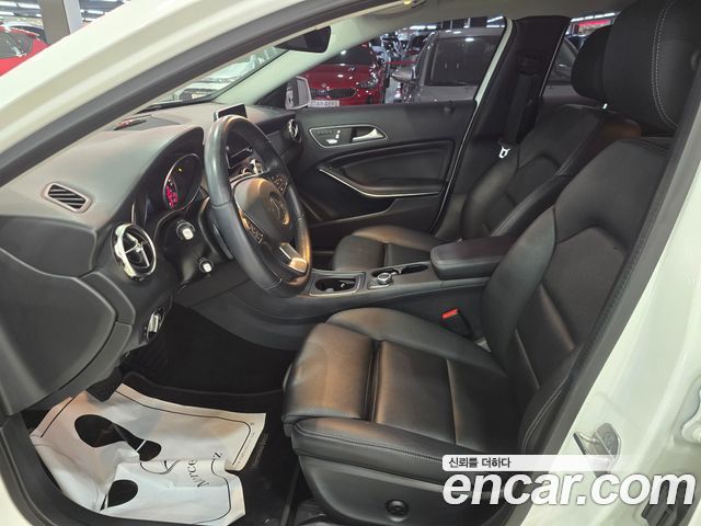 Mercedes-Benz GLA-Class GLA220