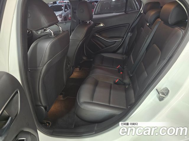 Mercedes-Benz GLA-Class GLA220