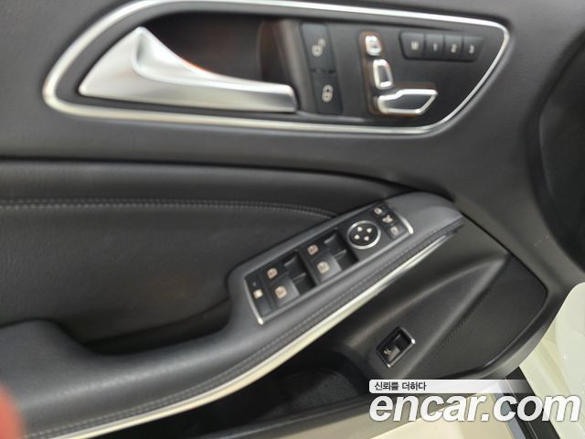 Mercedes-Benz GLA-Class GLA220