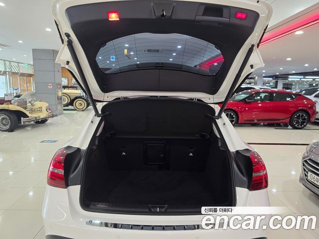 Mercedes-Benz GLA-Class GLA220