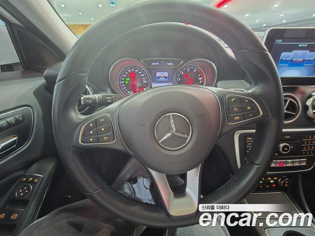 Mercedes-Benz GLA-Class GLA220