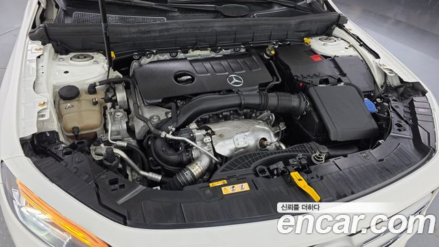 Mercedes-Benz GLB-Class GLB220