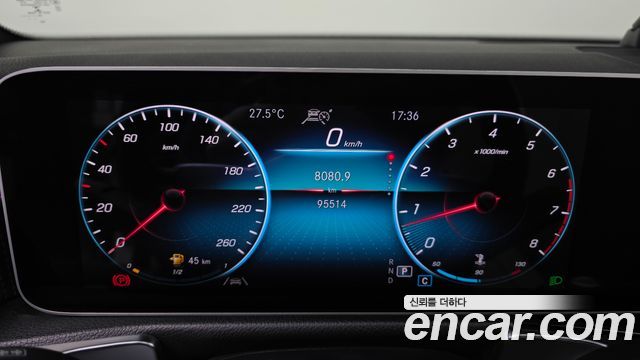 Mercedes-Benz GLB-Class GLB220
