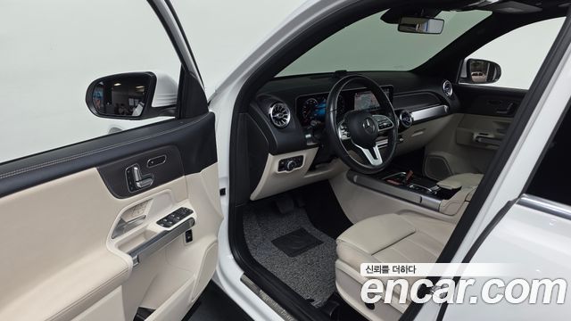 Mercedes-Benz GLB-Class GLB220