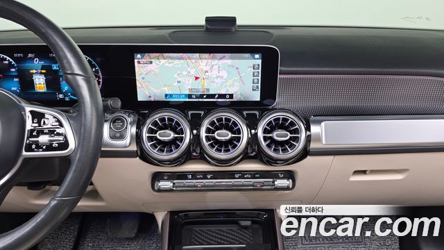 Mercedes-Benz GLB-Class GLB220