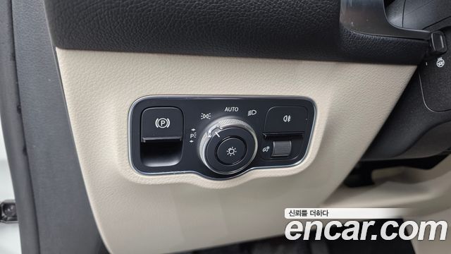 Mercedes-Benz GLB-Class GLB220