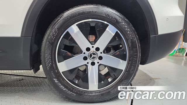 Mercedes-Benz GLB-Class GLB220