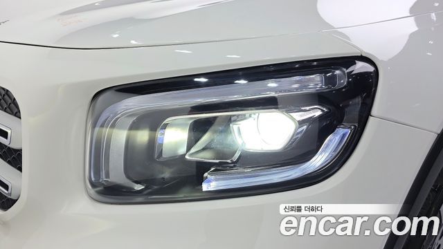 Mercedes-Benz GLB-Class GLB220