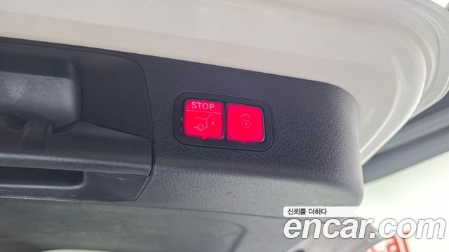 Mercedes-Benz GLB-Class GLB220