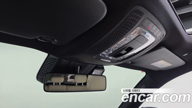 Mercedes-Benz GLB-Class GLB220