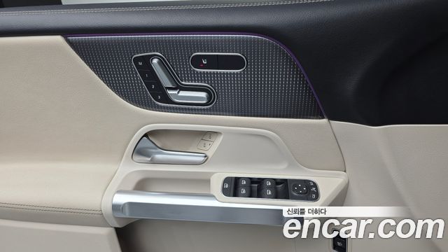 Mercedes-Benz GLB-Class GLB220