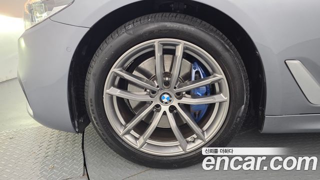 BMW 5-Series 530i M Sport Package Plus