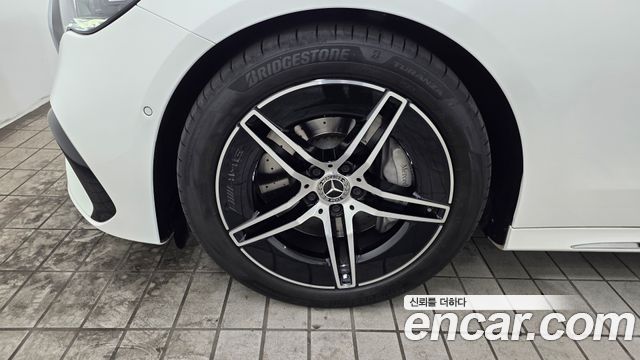 Mercedes-Benz E-Class E300 4MATIC AMG Line