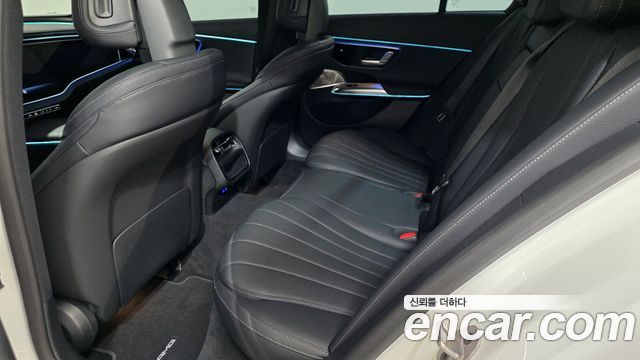 Mercedes-Benz E-Class E300 4MATIC AMG Line