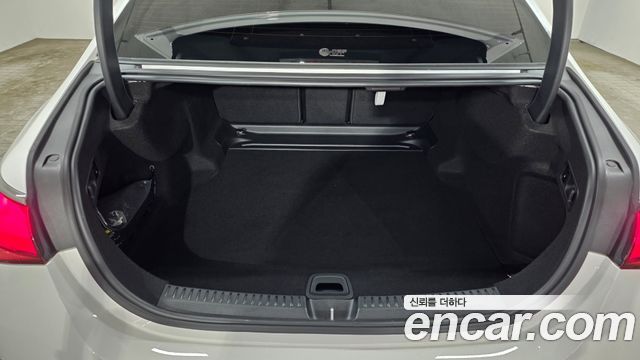 Mercedes-Benz E-Class E300 4MATIC AMG Line