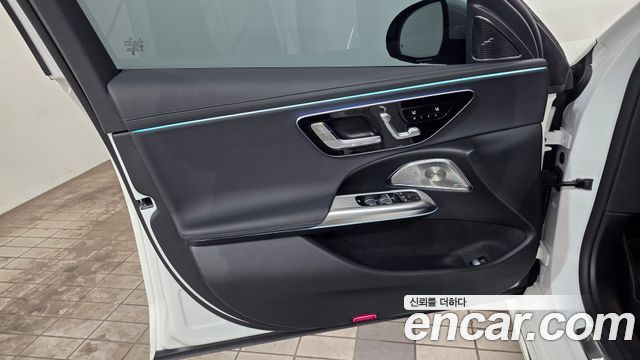 Mercedes-Benz E-Class E300 4MATIC AMG Line