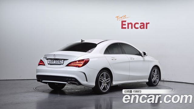 Mercedes-Benz CLA-Class CLA220 AMG Line