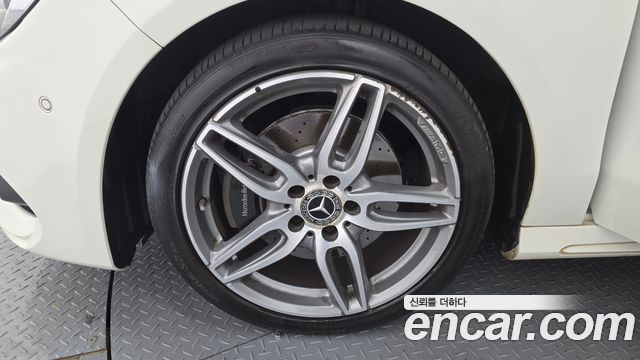 Mercedes-Benz CLA-Class CLA220 AMG Line