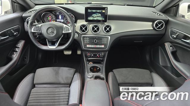 Mercedes-Benz CLA-Class CLA220 AMG Line