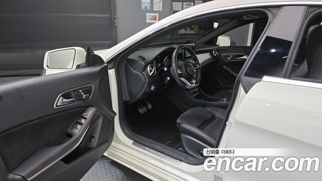 Mercedes-Benz CLA-Class CLA220 AMG Line