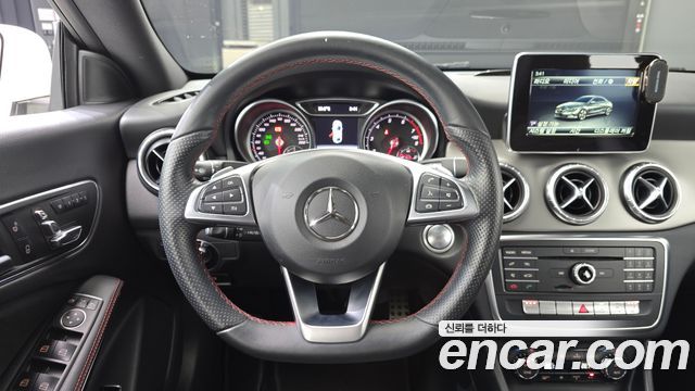 Mercedes-Benz CLA-Class CLA220 AMG Line