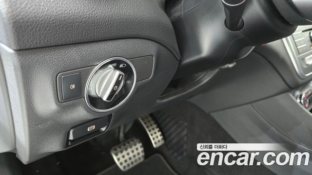 Mercedes-Benz CLA-Class CLA220 AMG Line