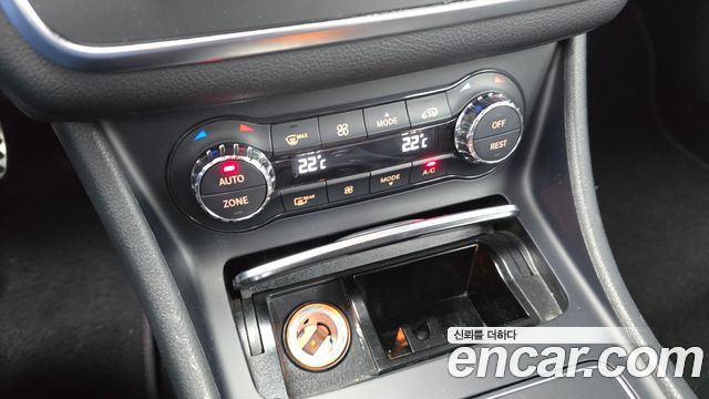 Mercedes-Benz CLA-Class CLA220 AMG Line
