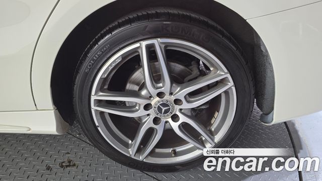 Mercedes-Benz CLA-Class CLA220 AMG Line