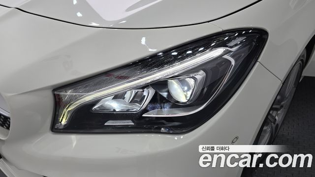 Mercedes-Benz CLA-Class CLA220 AMG Line