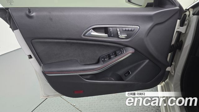 Mercedes-Benz CLA-Class CLA220 AMG Line