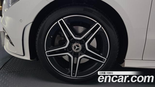 Mercedes-Benz CLA-Class CLA250 4MATIC