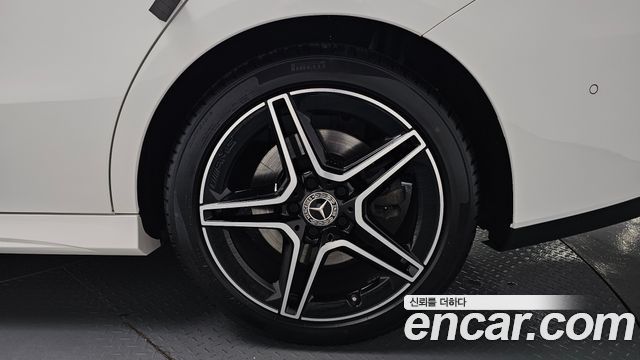 Mercedes-Benz CLA-Class CLA250 4MATIC