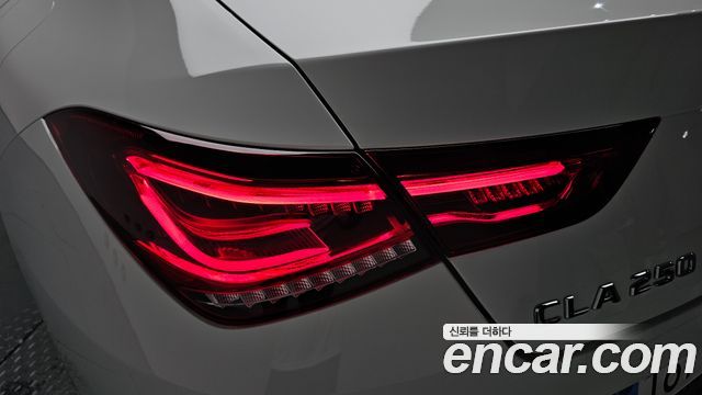 Mercedes-Benz CLA-Class CLA250 4MATIC