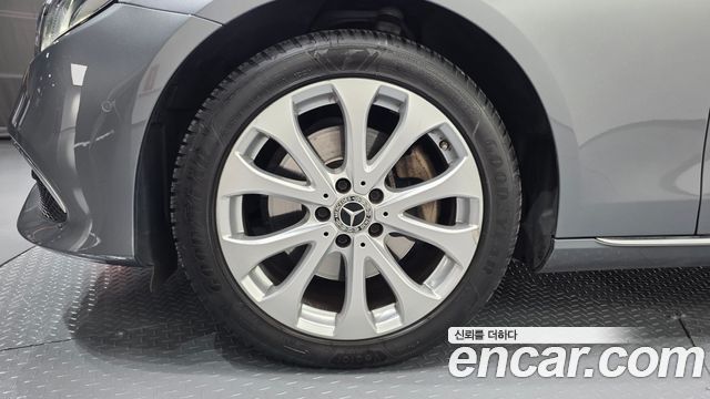 Mercedes-Benz E-Class E220d Exclusive