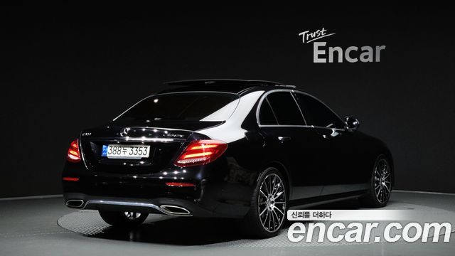 Mercedes-Benz E-Class E300 4MATIC AMG Line