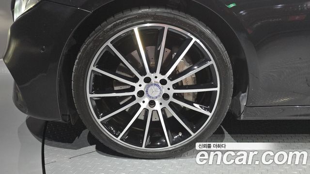 Mercedes-Benz E-Class E300 4MATIC AMG Line