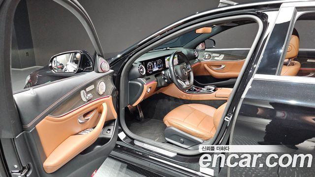 Mercedes-Benz E-Class E300 4MATIC AMG Line