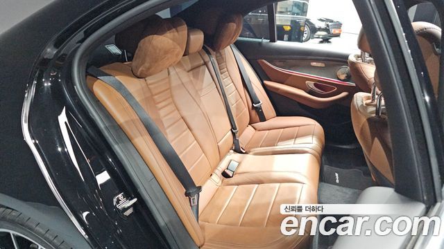 Mercedes-Benz E-Class E300 4MATIC AMG Line