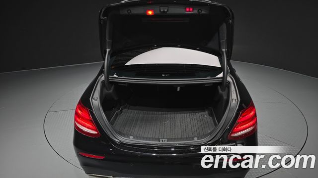 Mercedes-Benz E-Class E300 4MATIC AMG Line