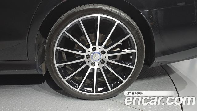 Mercedes-Benz E-Class E300 4MATIC AMG Line