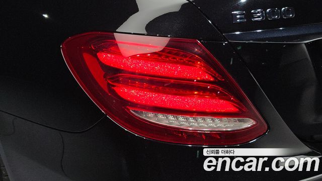 Mercedes-Benz E-Class E300 4MATIC AMG Line